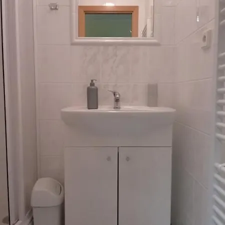 Konukevi Suterenni V Penzionu Kubu